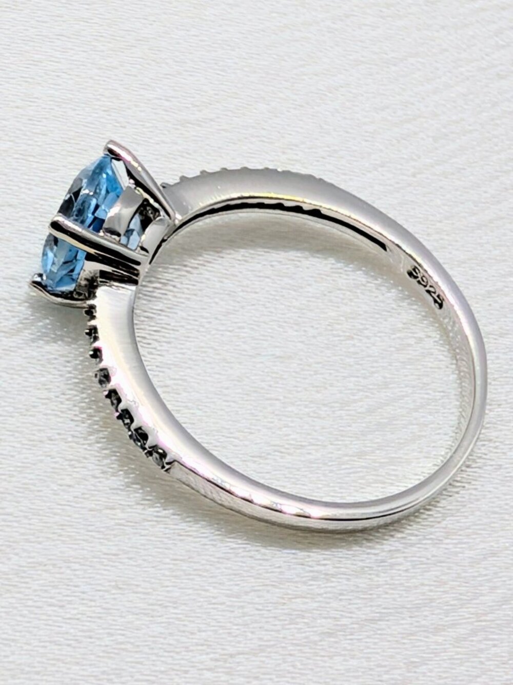 NEW Genuine Diamond and Blue Topaz Ring - Picture 9 of 12